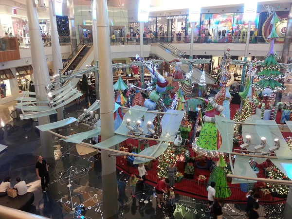 mall at millenia christmas display with santa